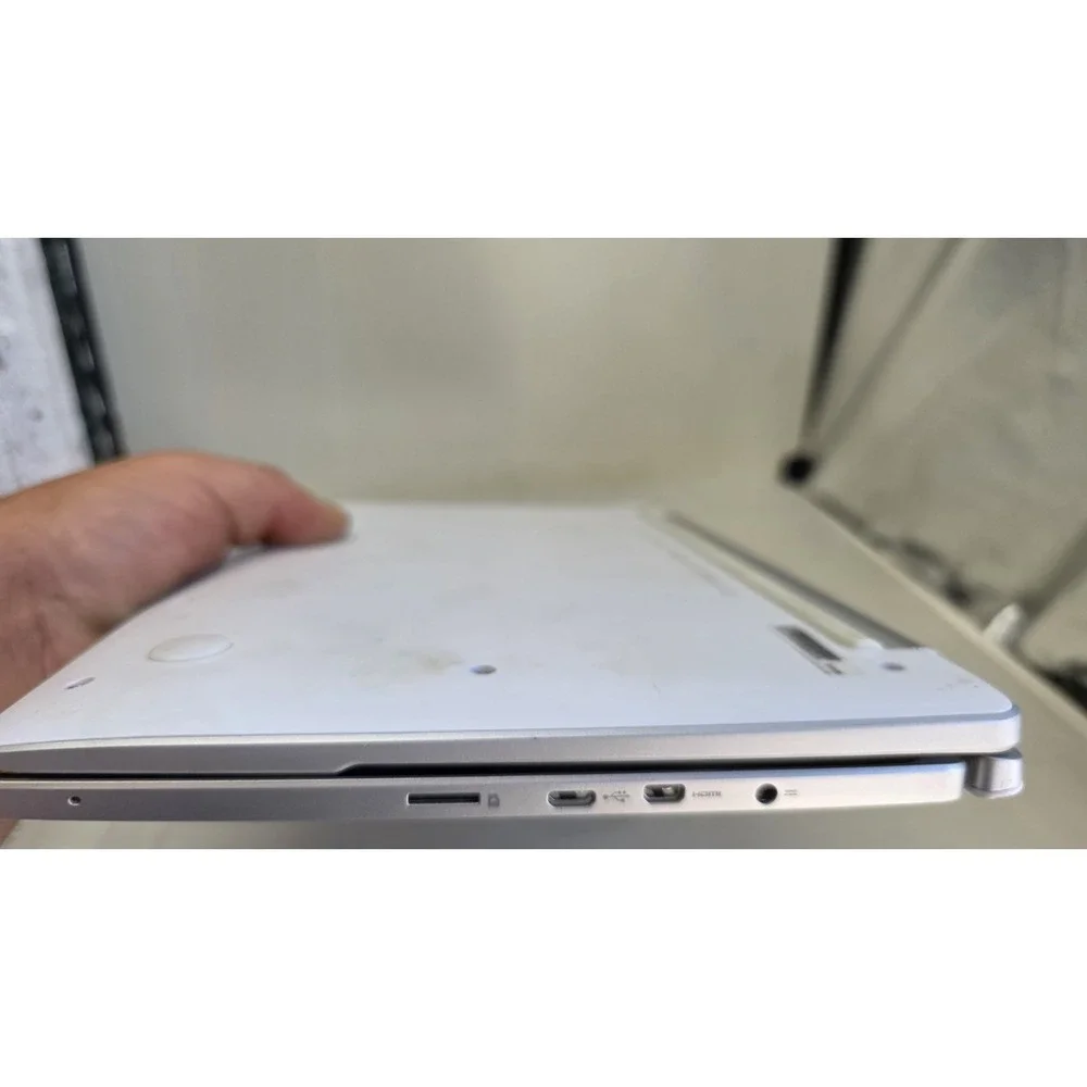 Acer Aspire SW5-012 2-in-1 Multi-Touch Laptop tablet 1.33 GHz